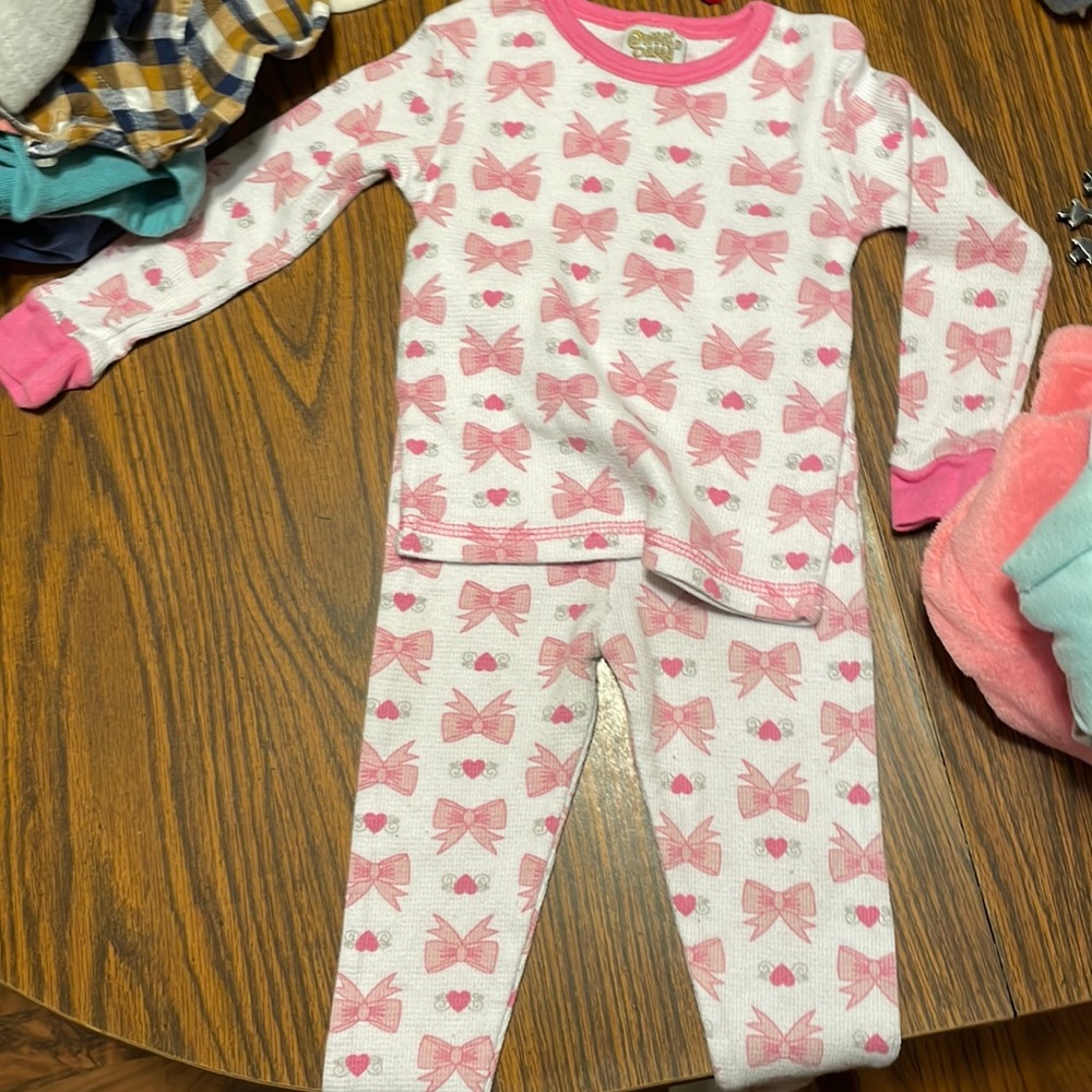 Girls sweet n sassy size 4t pin and white bows in excellent condition